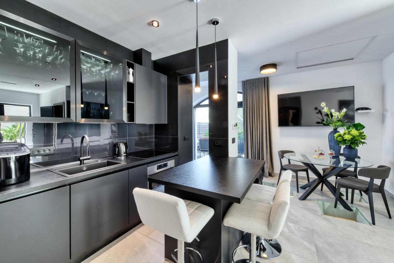Apartment One B With Heated Private Pool ドゥブロブニク エクステリア 写真