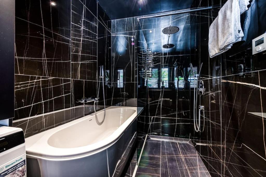Apartment One B With Heated Private Pool ドゥブロブニク エクステリア 写真