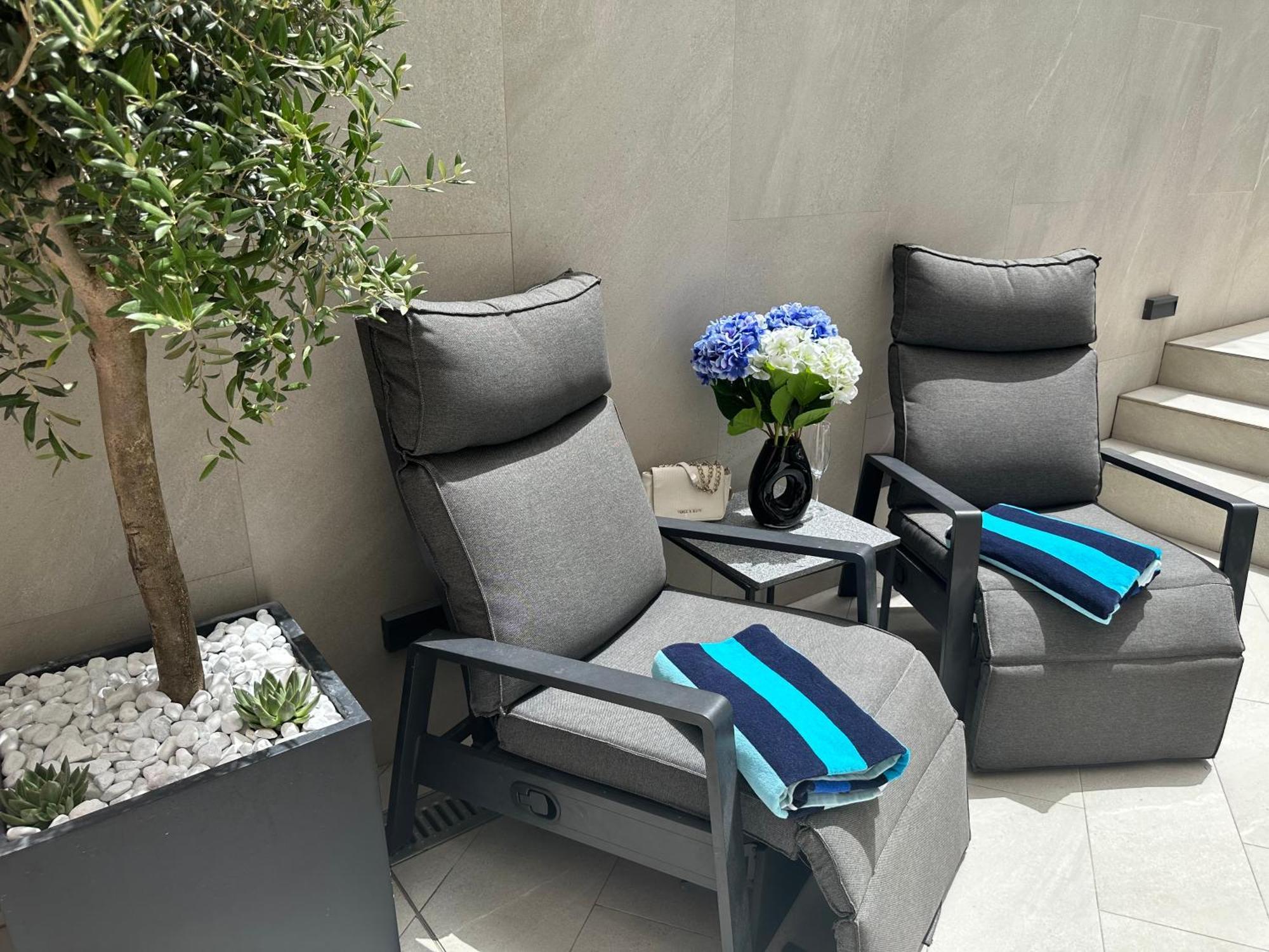 Apartment One B With Heated Private Pool ドゥブロブニク エクステリア 写真