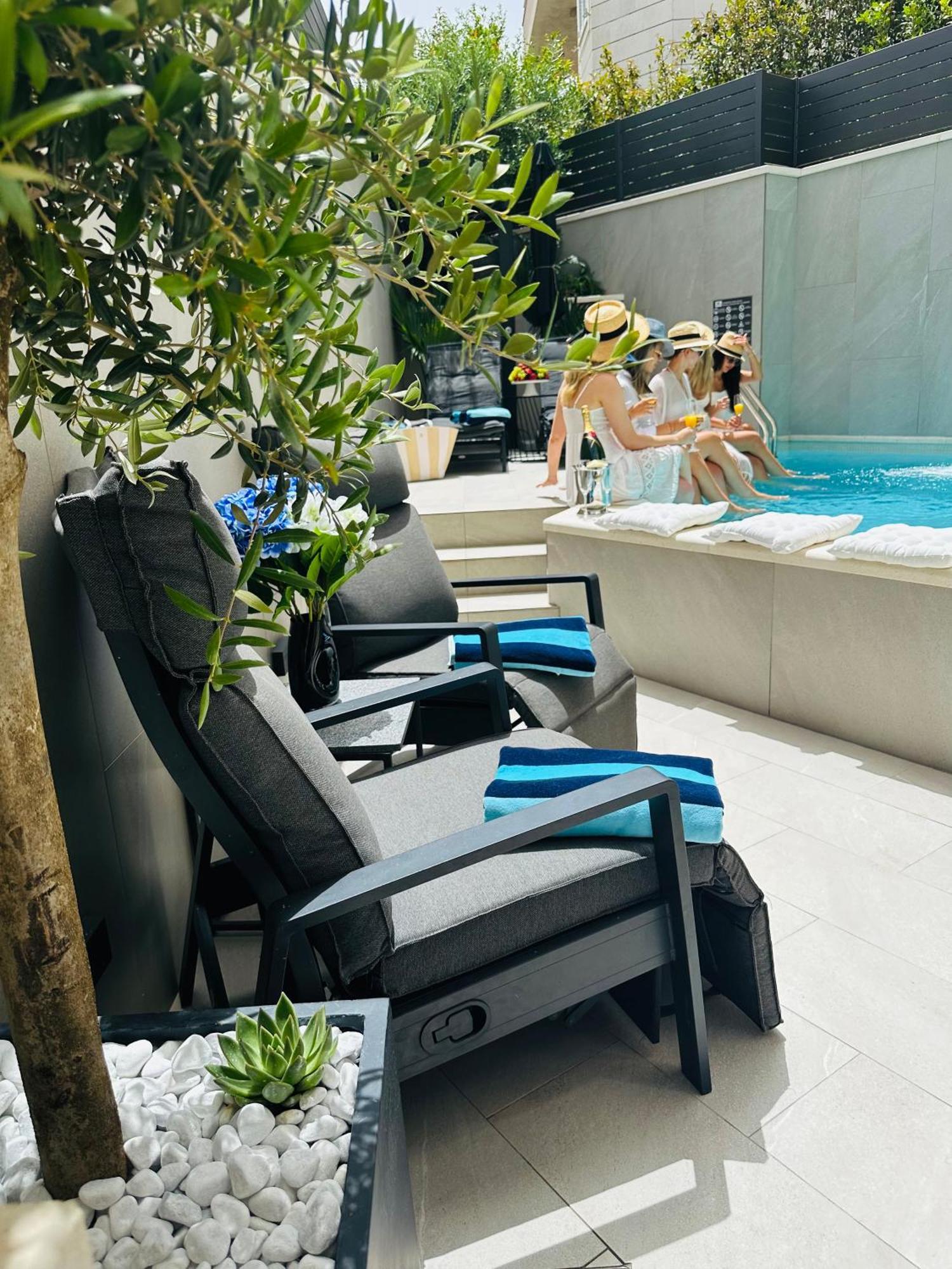 Apartment One B With Heated Private Pool ドゥブロブニク エクステリア 写真